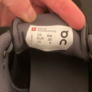 OnCloud Running Shoes, size 8, Black